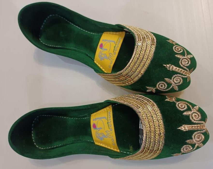 Women's Velvet Fancy Embroidered Green Khussa