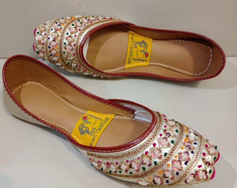 Women's Rexine Fancy Embroidered Khussa - Jutishop.pk