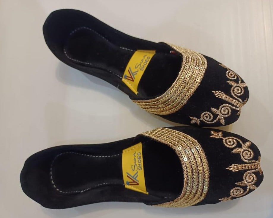 Women's Velvet Fancy Embroidered Black Khussa