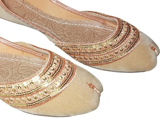 Women's PU Fancy Embroidered Skin-Golden Khussa - Jutishop.pk