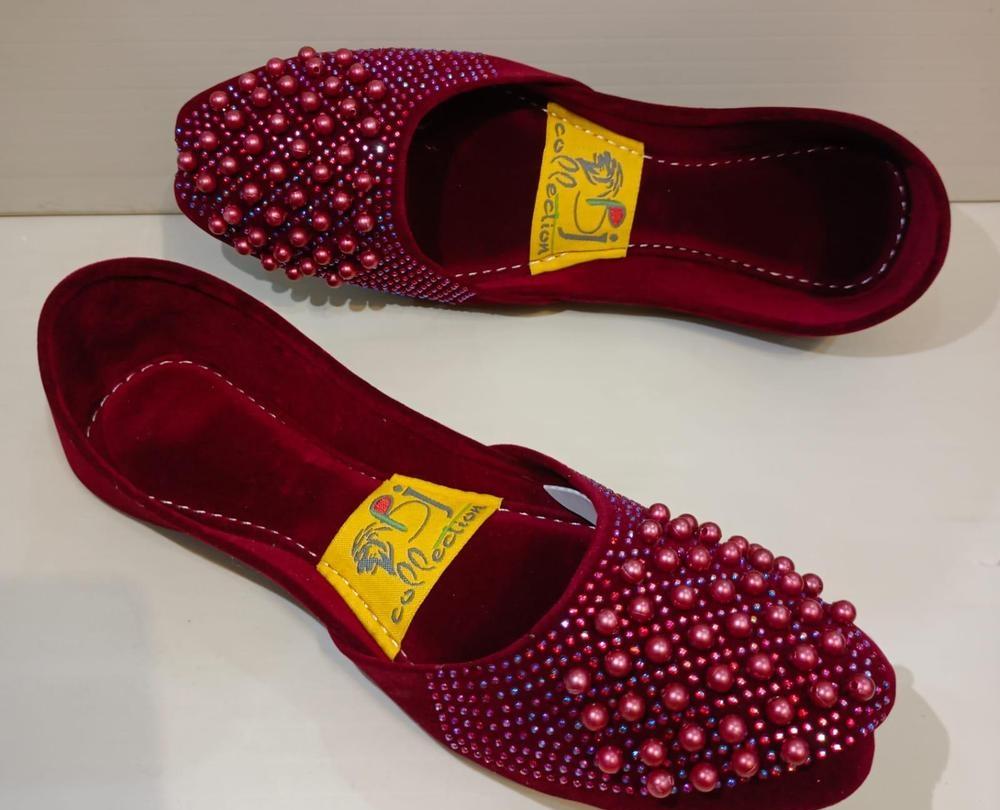 Women's Velvet Fancy Embroidered Khussa - Jutishop.pk